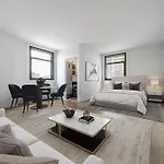 Midtown Park Ave Charming Chrysler View Corner Studio