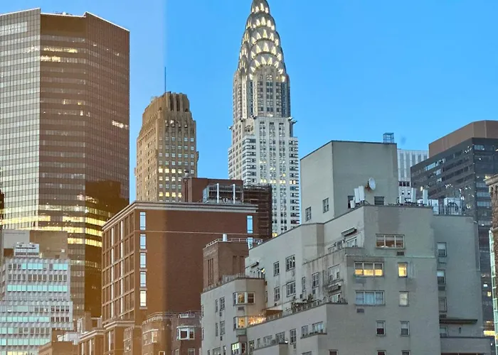 Midtown Park Ave Charming Chrysler View Corner Studio